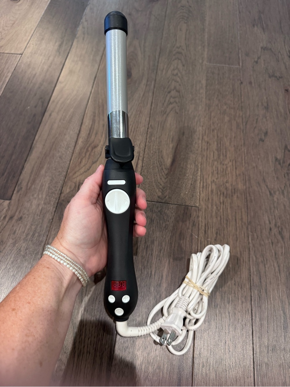 Beachwaver S1 Rotating Curling Iron 
1 inch barrel